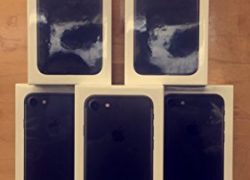 Factory Unlocked Apple iPhone 7 32GB (Black) Smartphone!